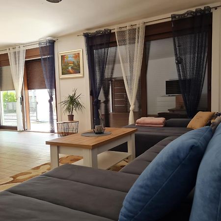 Old Town Road Apartment Karlovac Exterior foto